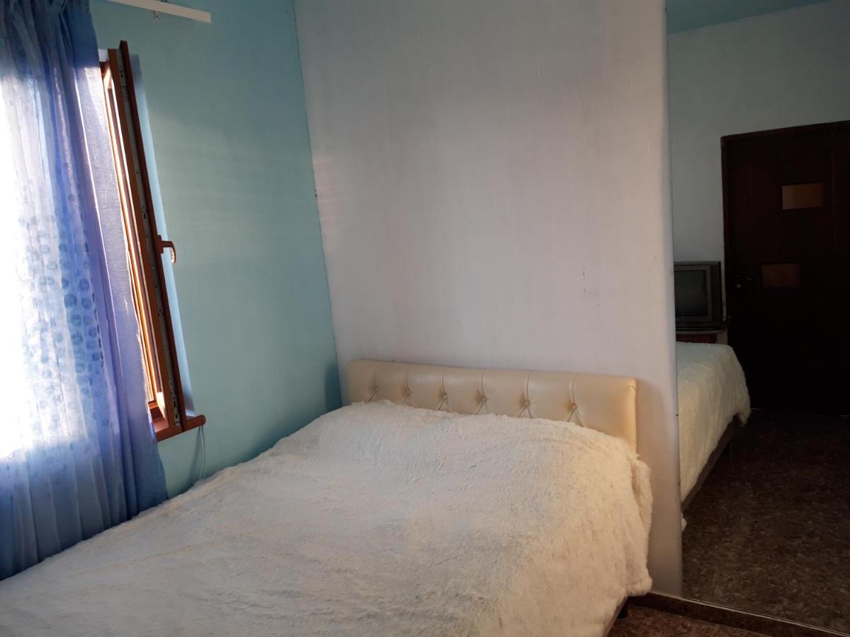 Sam'S Place, Tours With Sam Yerevan Bagian luar foto